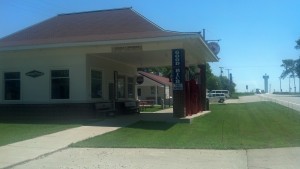 The Niland Cafe is located in a restored gas station at the junction of the Lincoln and Jefferson highways near Colo, Iowa. (Photo by Michael E. Grass)
